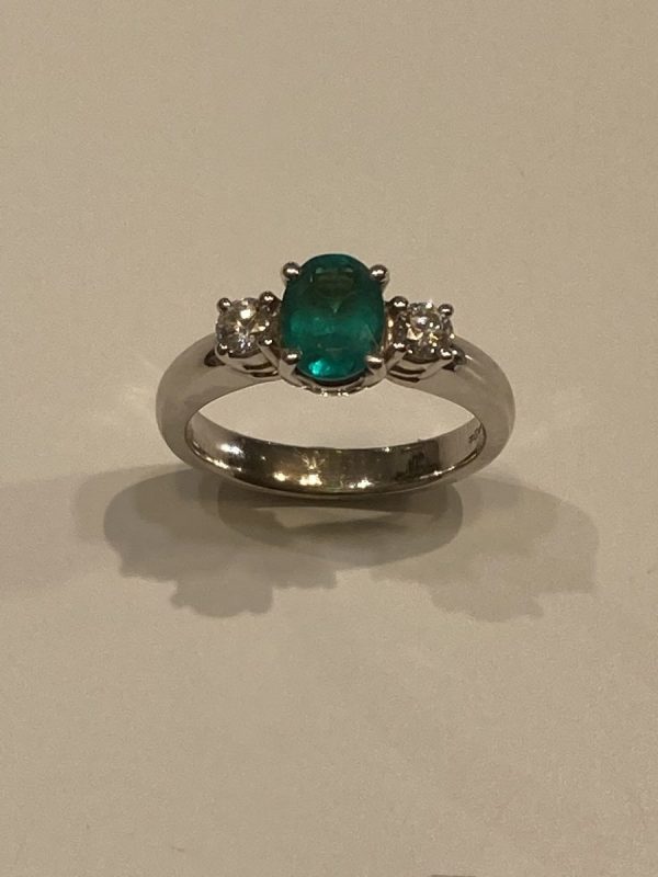 Oval Emerald & Round Brilliant Diamond Trilogy ACV041/1