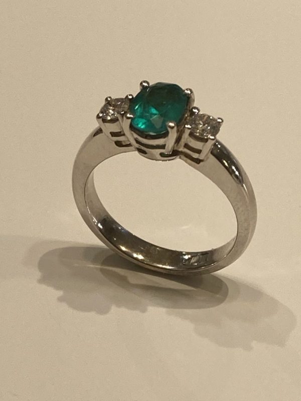 Oval Emerald & Round Brilliant Diamond Trilogy ACV041/1